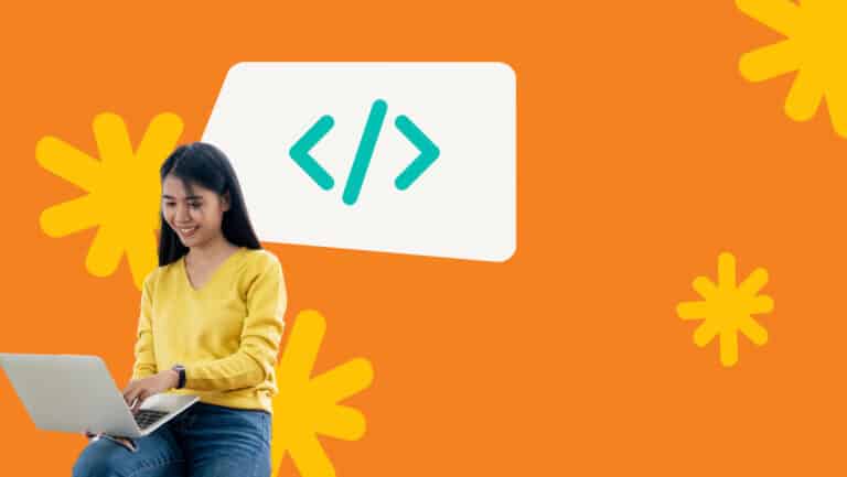 Mujer estudiando en un bootcamp de programación
